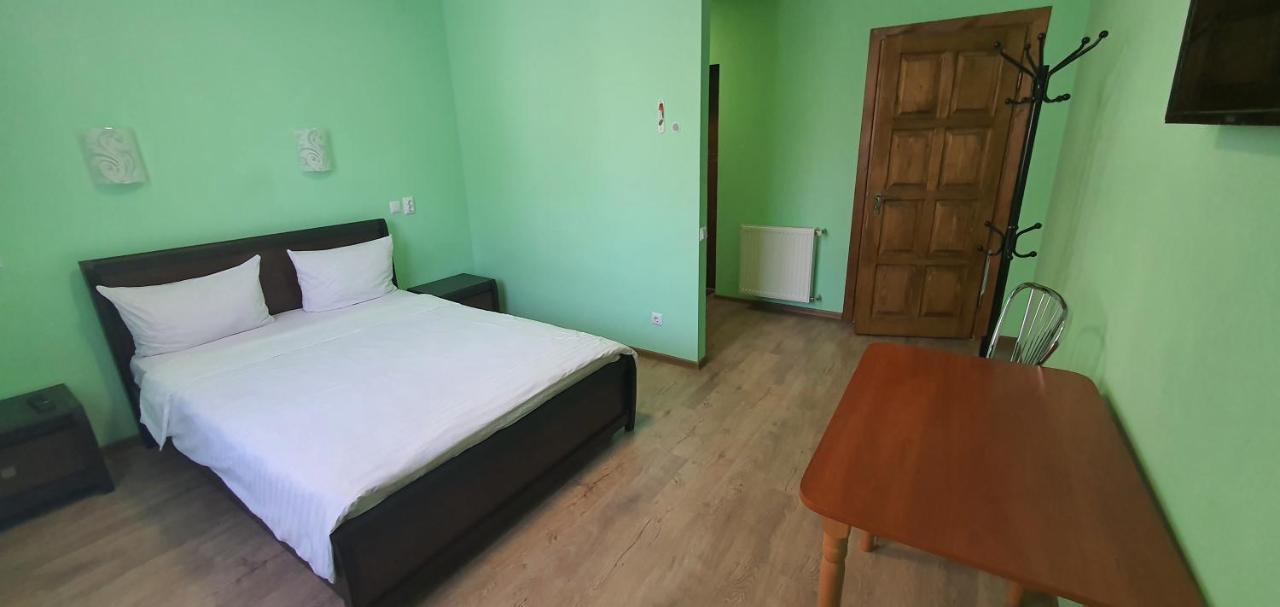 Luxor Inn & Suites Chernivtsi Luaran gambar