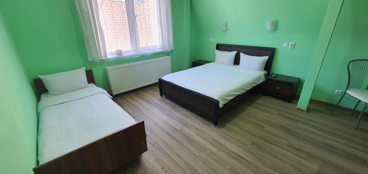 Luxor Inn & Suites Chernivtsi Luaran gambar